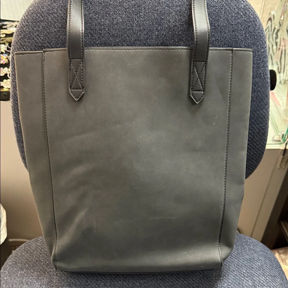 Lulu Dharma tall bag.